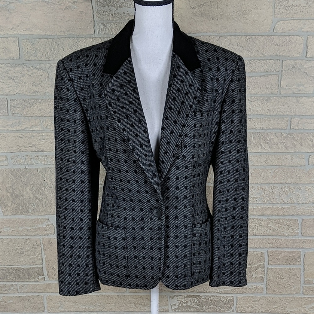 Stunning Escada Wool Blazer Velvet Collar Size 40
